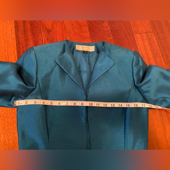 Tahari Skirt Suit - US 2 - Fitted w Pleats & belt for fitted silhouette - Picture 10 of 14